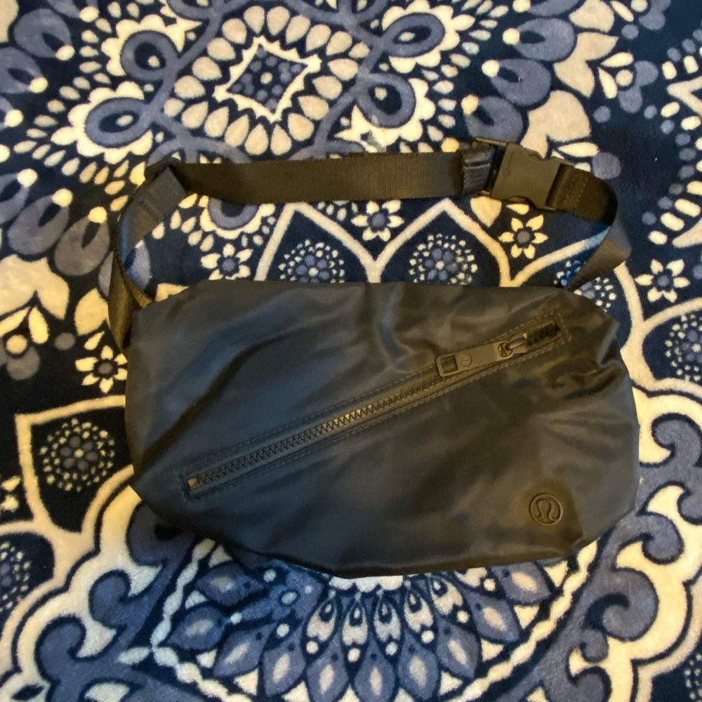 Lululemon fanny pack